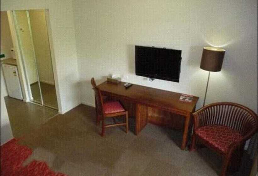 חדר סטנדרט עם מיטת קווין, Walkabout Lodge