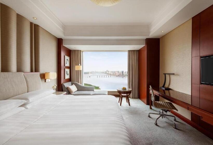 חדר דחוקס עם מיטת קינג, Shangrila Nanchang