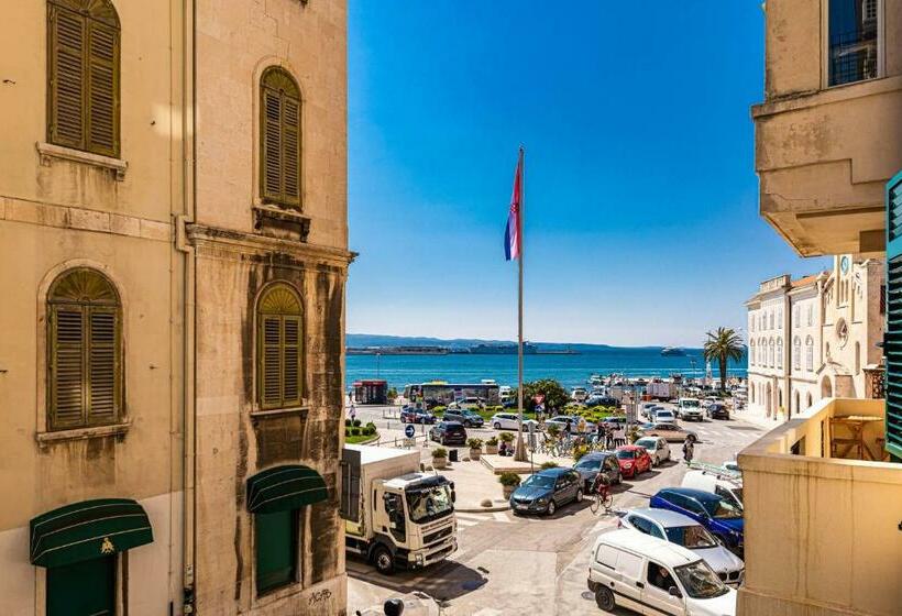 חדר דלוקס צדדי נוף לים, Riva City Rooms