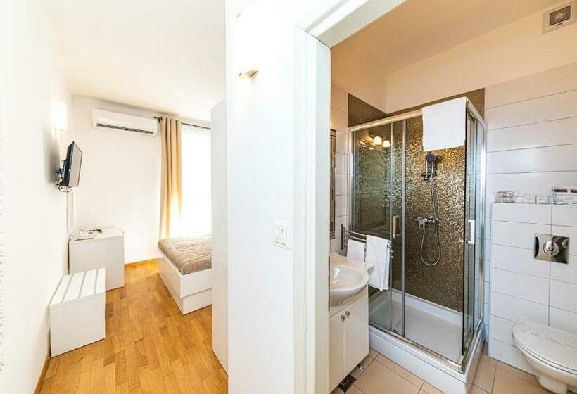 חדר דלוקס צדדי נוף לים, Riva City Rooms
