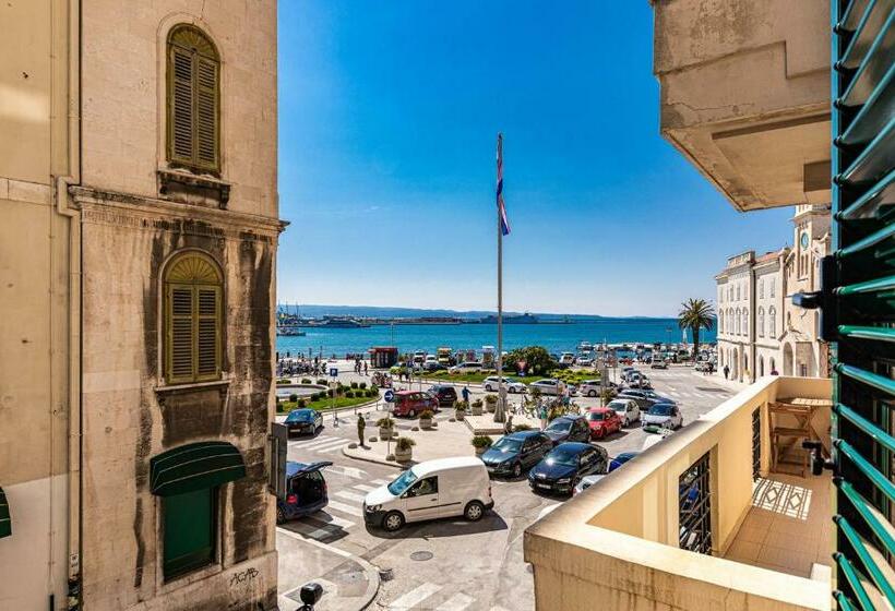 חדר דלוקס צדדי נוף לים, Riva City Rooms