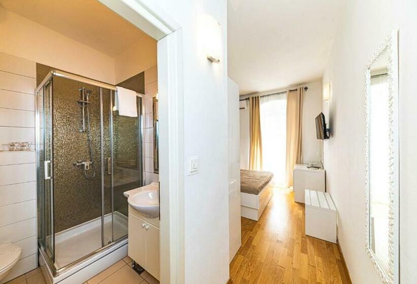 디럭스 룸 측면 바다 전망, Riva City Rooms