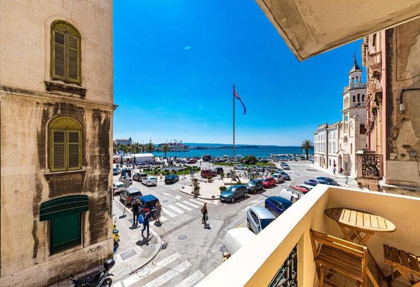 חדר דלוקס עם מרפסת נוף לים, Riva City Rooms