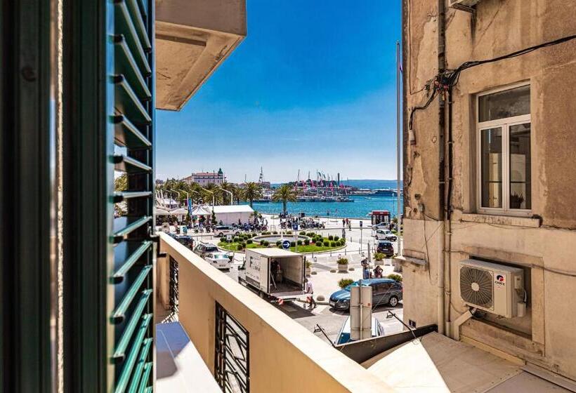 חדר דלוקס צדדי נוף לים, Riva City Rooms