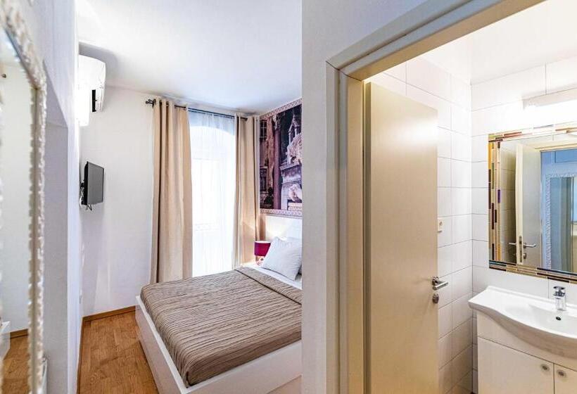 חדר דלוקס עם מרפסת נוף לים, Riva City Rooms