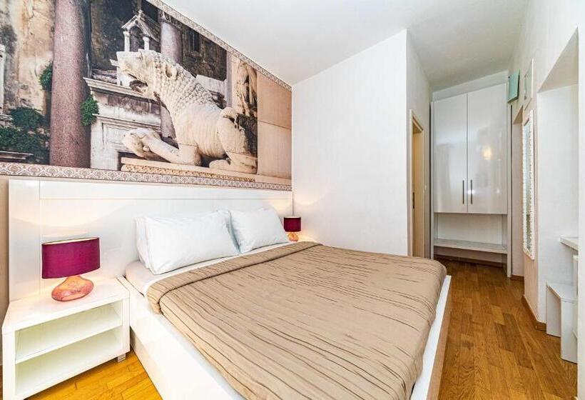 חדר דלוקס עם מרפסת נוף לים, Riva City Rooms