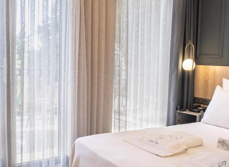 اتاق لوکس با بالکن و چشمانداز دریا, Cunda Pi̇er Otel