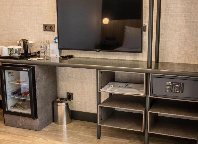 اتاق لوکس با بالکن و چشمانداز دریا, Cunda Pi̇er Otel