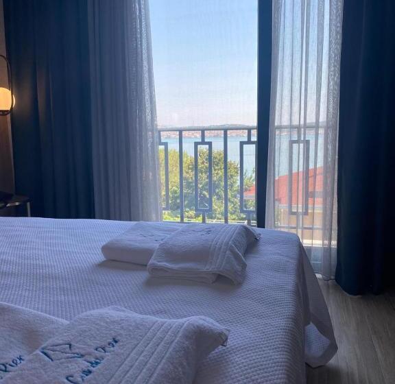 اتاق استاندارد با بالکن و چشمانداز دریا, Cunda Pi̇er Otel