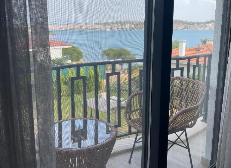 اتاق استاندارد با بالکن و چشمانداز دریا, Cunda Pi̇er Otel