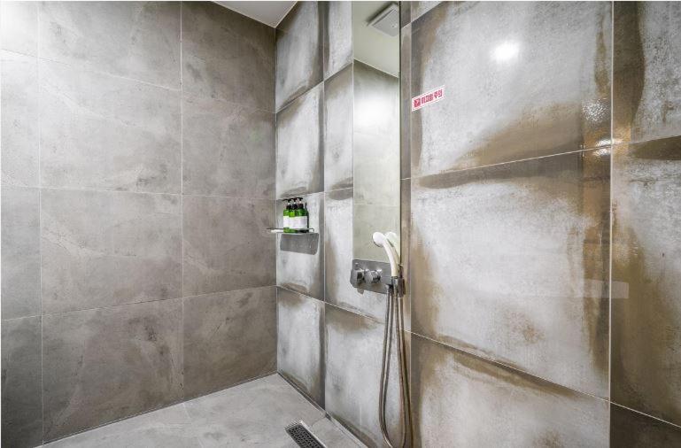 디럭스 룸, Stay 247