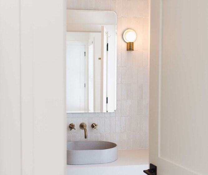 スタンダードルーム, The Wildset