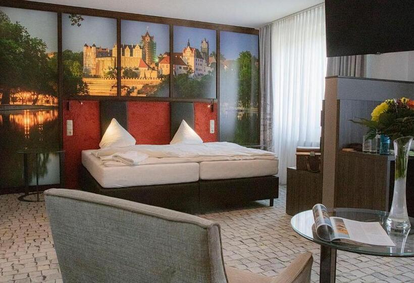 标准工作室, Sl Otel Im Parforcehaus