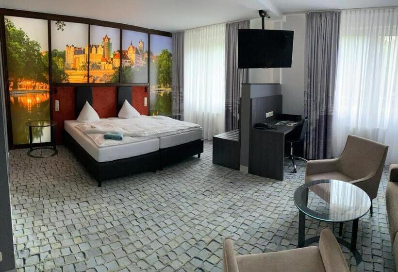 标准工作室, Sl Otel Im Parforcehaus