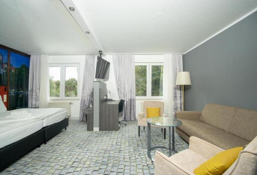 标准工作室, Sl Otel Im Parforcehaus