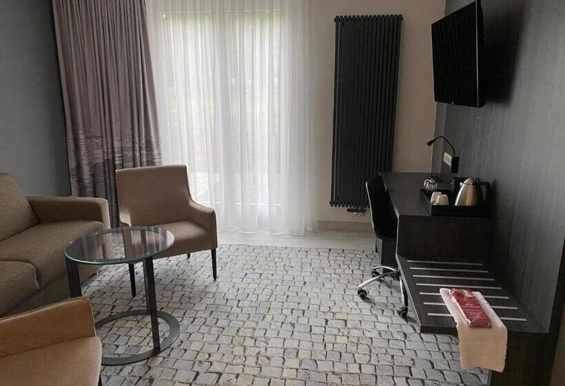 家庭间, Sl Otel Im Parforcehaus