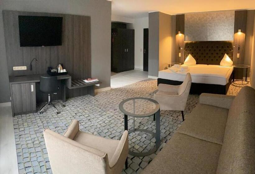 家庭间, Sl Otel Im Parforcehaus