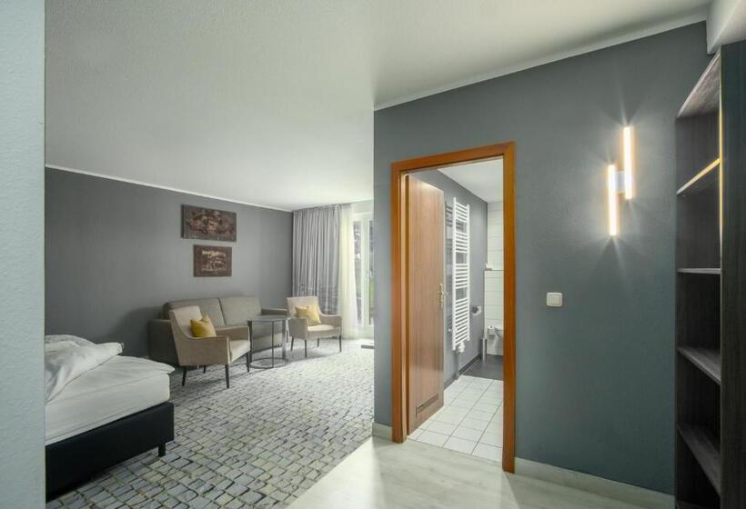 家庭间, Sl Otel Im Parforcehaus