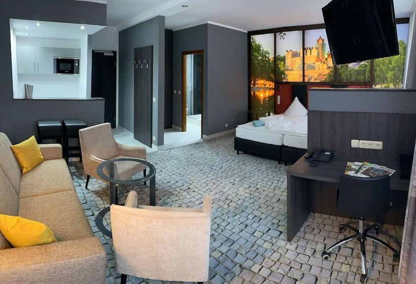 标准工作室, Sl Otel Im Parforcehaus