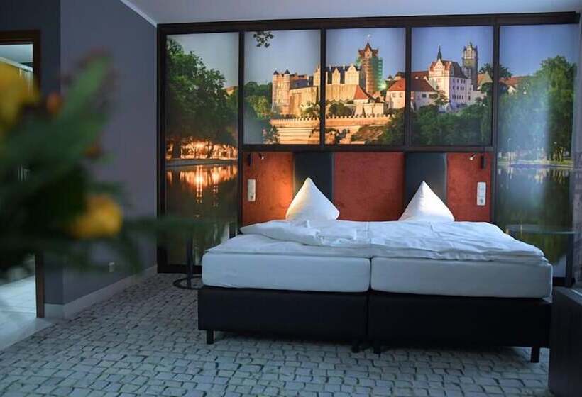 스탠다드 스튜디오, Sl Otel Im Parforcehaus