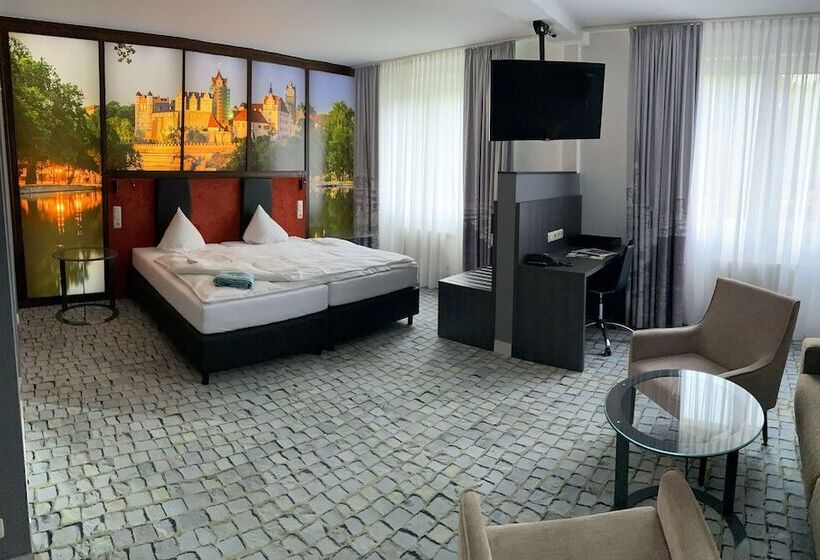 标准工作室, Sl Otel Im Parforcehaus