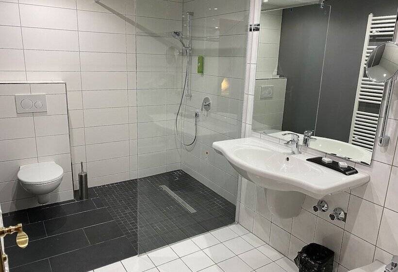 家庭间, Sl Otel Im Parforcehaus