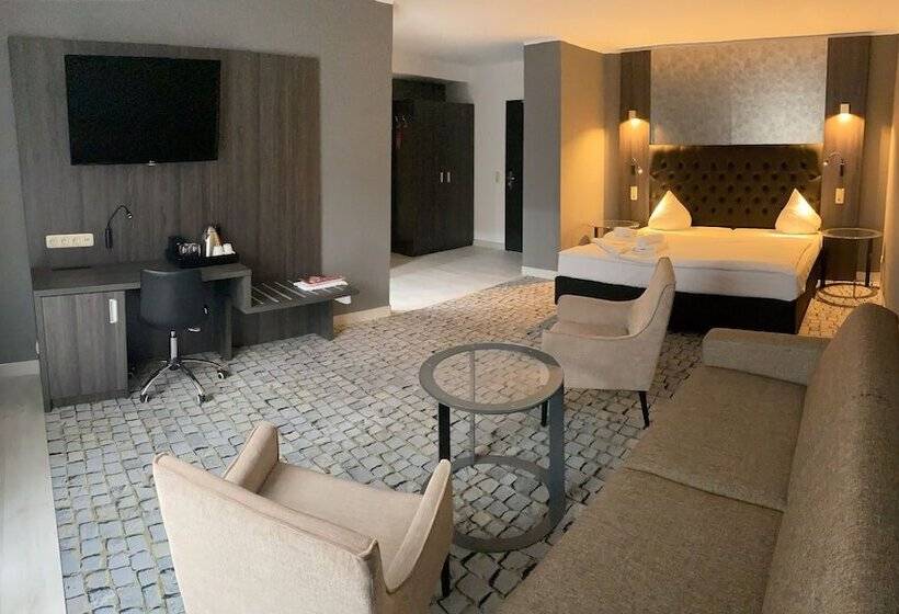 家庭间, Sl Otel Im Parforcehaus