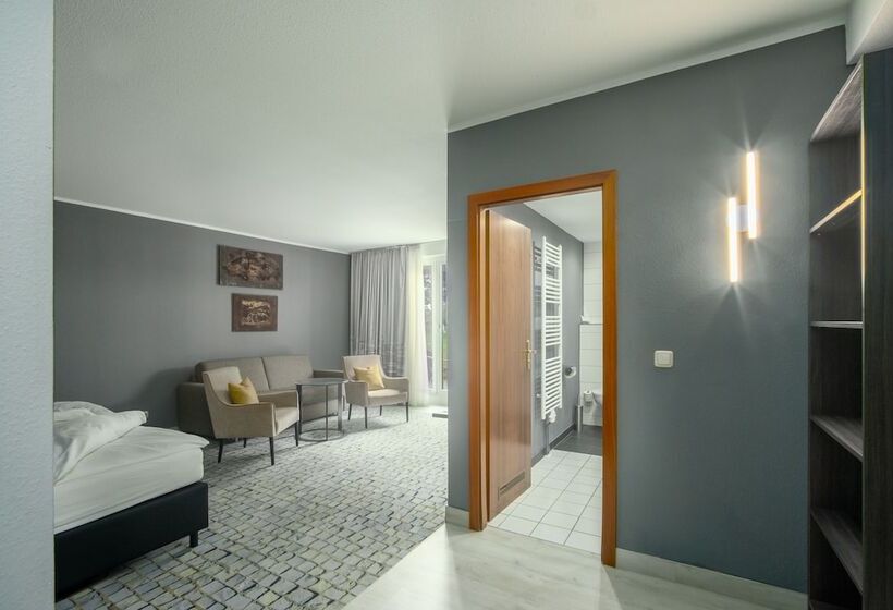 家庭间, Sl Otel Im Parforcehaus