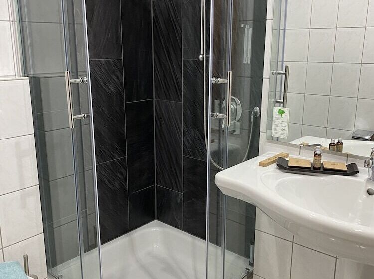 标准工作室, Sl Otel Im Parforcehaus