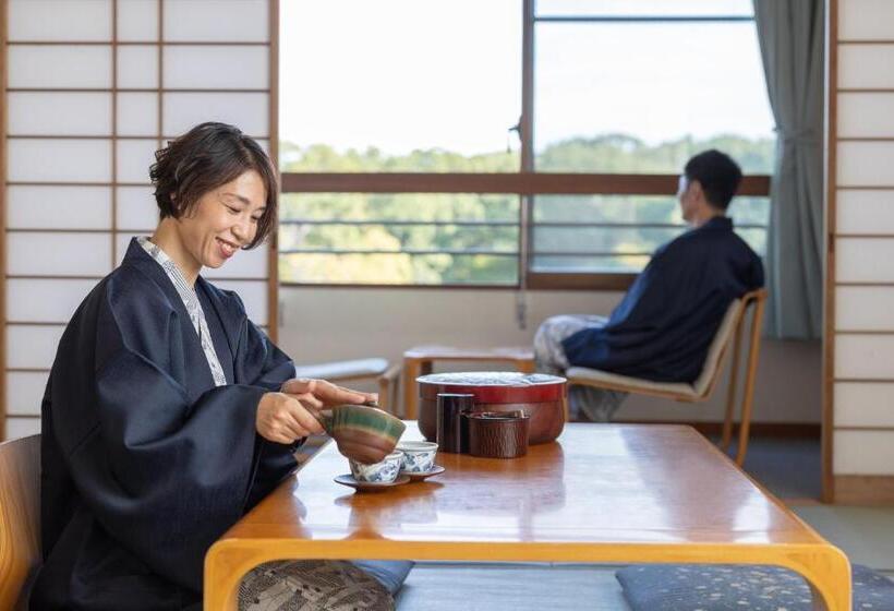 غرفة قياسية رباعية, Chikugofunegoya Koen No Yado