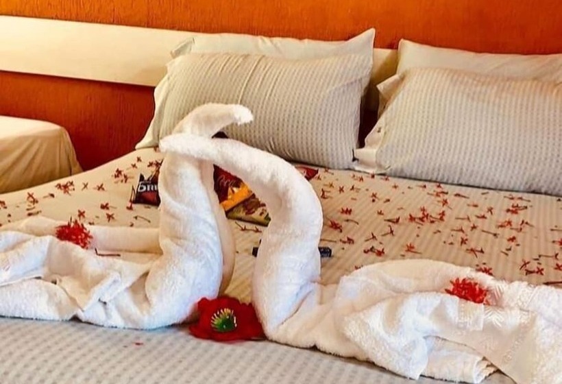 غرفة قياسية ثلاثية, Porto Center