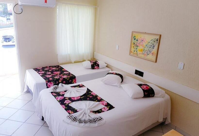 غرفة قياسية ثلاثية, Porto Center