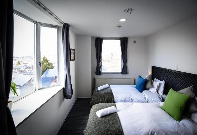 غرفة قياسية مطلة على الجبل, The Phat Packers