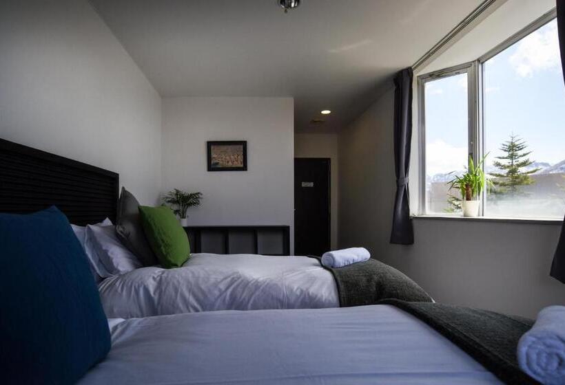 غرفة قياسية مطلة على الجبل, The Phat Packers