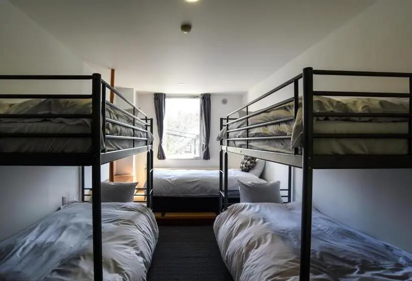 Vuode Makuusalissa, The Phat Packers   Hostel