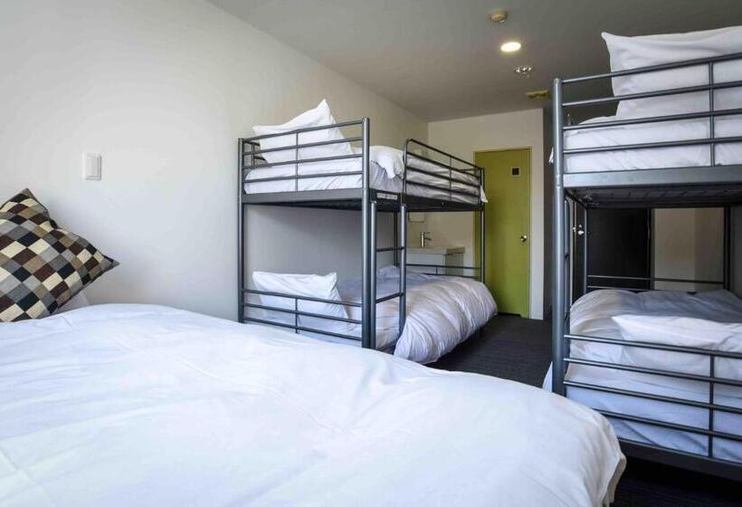 سرير فى غرفة مشتركه, The Phat Packers