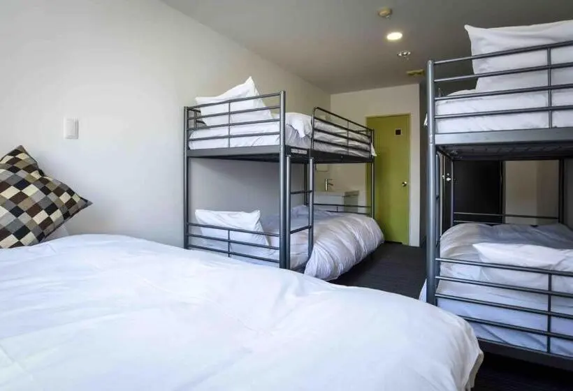 Vuode Makuusalissa, The Phat Packers   Hostel