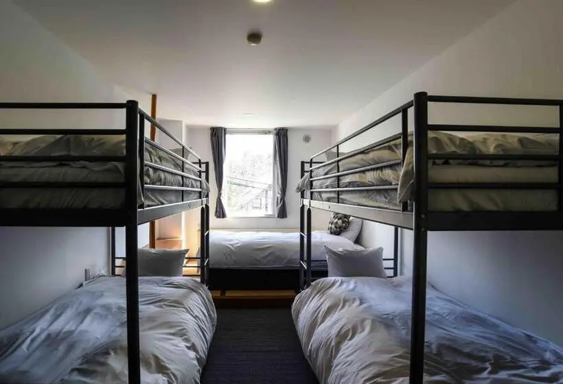 Vuode Makuusalissa, The Phat Packers   Hostel
