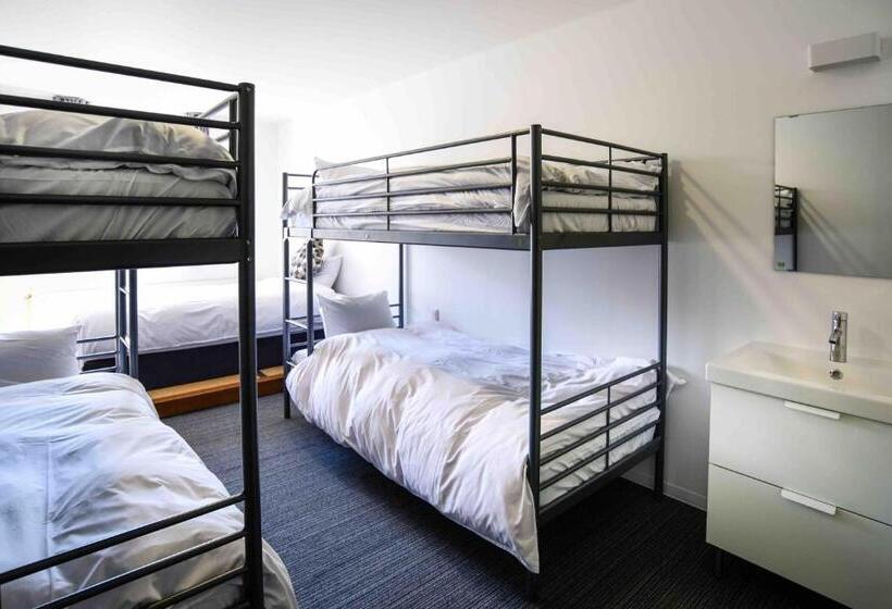 سرير فى غرفة مشتركه, The Phat Packers