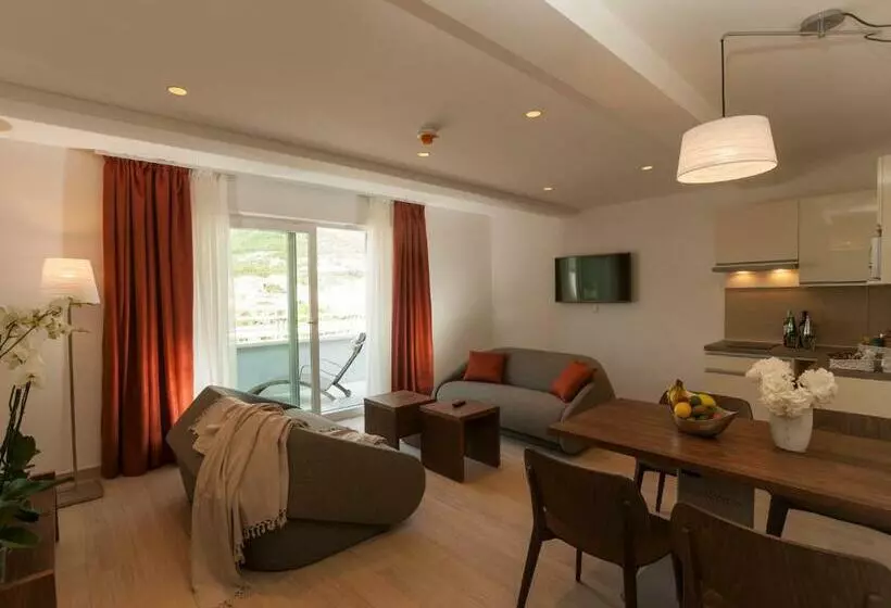 آپارتمان 1 خوابه با بالکن و چشم‌انداز دریا, Aparthotel Miramare