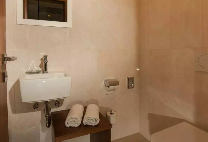 استودیو استاندارد با چشم‌انداز دریا و بالکن, Aparthotel Miramare