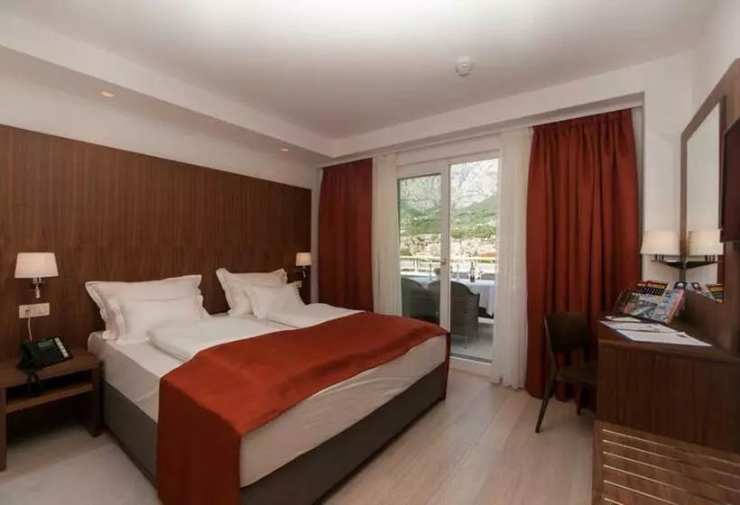 اتاق لوکس با بالکن و چشم‌انداز دریا, Aparthotel Miramare