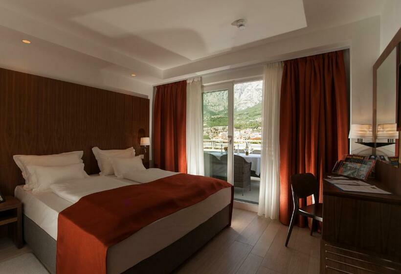 اتاق لوکس با بالکن و چشمانداز دریا, Aparthotel Miramare