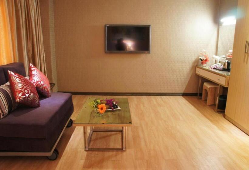 Camera Familiare, Balik Pulau