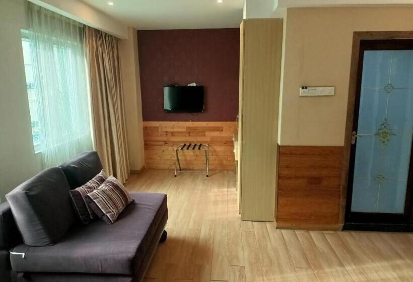 Camera Tripla Premium, Balik Pulau