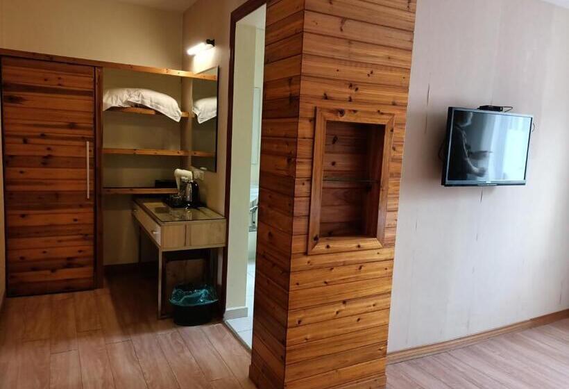 Studio Familiare, Balik Pulau