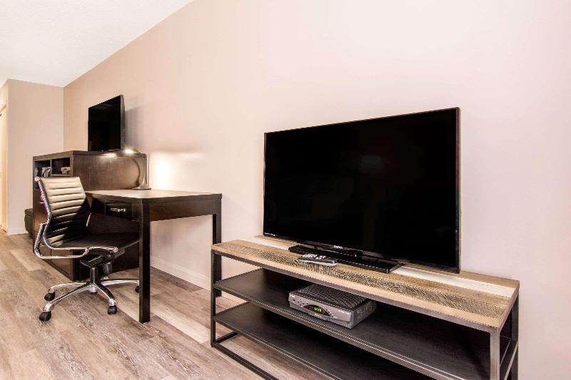 스위트 킹사이즈 침대, Econo Lodge Inn & Suites