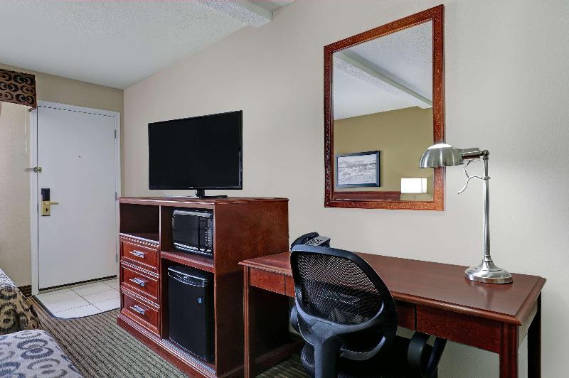 4인용 스탠다드 룸, Econo Lodge Inn & Suites