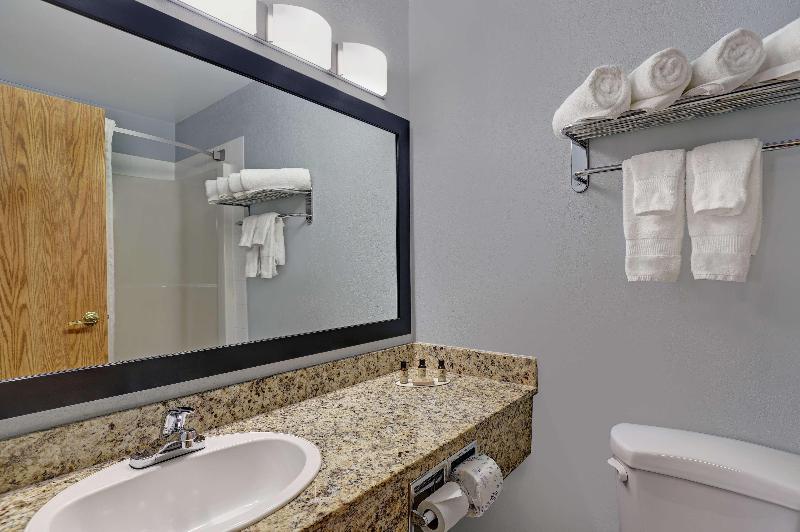 4인용 스탠다드 룸, Econo Lodge Inn & Suites