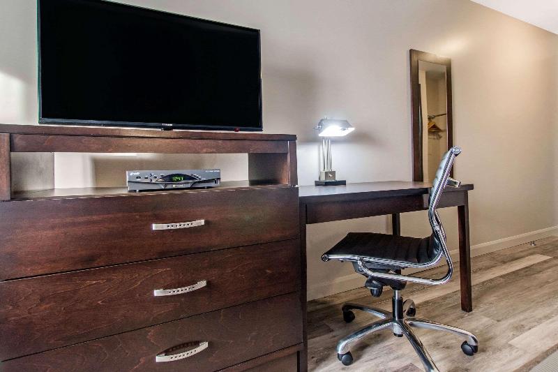 4인용 스탠다드 룸, Econo Lodge Inn & Suites